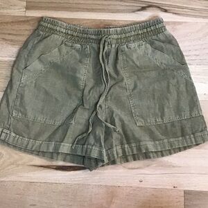 Universal thread green shorts size small
